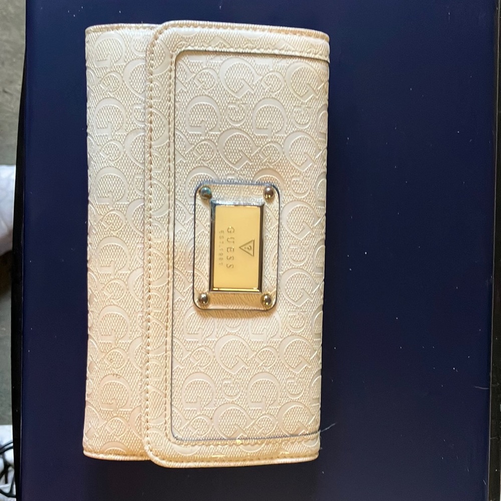 Guess wallet. Gently used